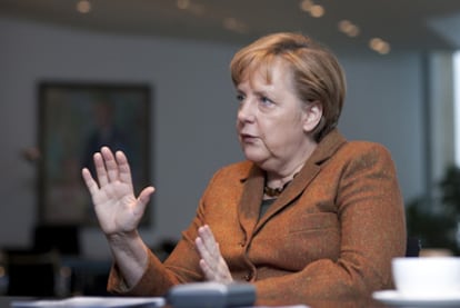 La canciller alemana, Angela Merkel, durante la entrevista para el suplemento.