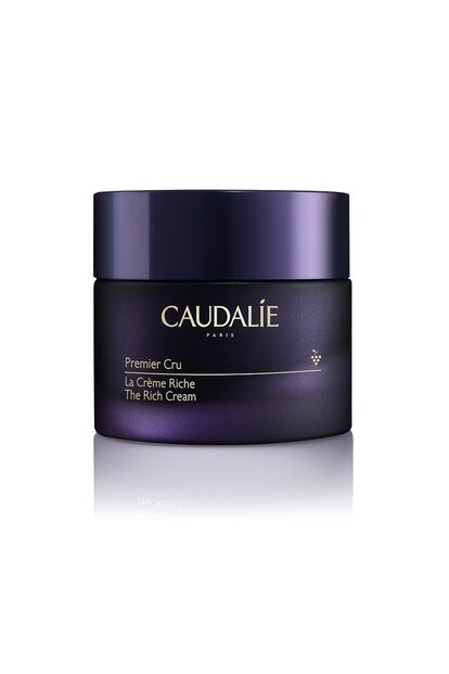 La francesa Caudalie es una de las firmas favoritas de la farmacia. Su línea Premier Cru, quizá la más gozosa para regalar en Navidad, presenta dos texturas para su crema: normal y especialmente untuosa (La Crème Riche, en la imagen). La fórmula actúa sobre los ocho marcadores de la edad.