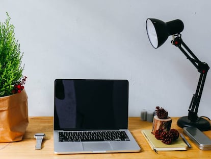 Las mejores ofertas en sillas, auriculares, lámparas y otros artículos para el trabajo