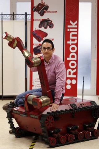 Rafael Lpez, el socio fundador de Robotnik, una empresa valenciana que fabrica robots mviles y con software abierto capaces de actuar en entornos adversos. EFE/Archivo