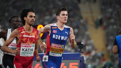 Mohamed Katir y Jakob Ingebrigsten, durante la final de 5.000m.