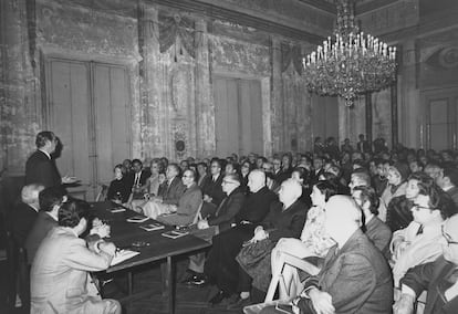 Presentació del volum 1 de la Gran Enciclopèdia Catalana al Palau Dalmases de Barcelona, en una imatge d'arxiu.

