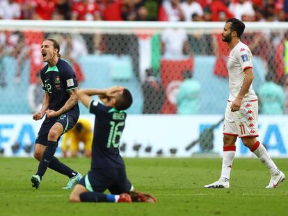 Los jugadores de Australia celebran el triunfo ante Túnez.