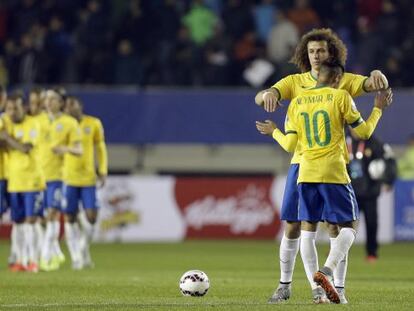 David Luiz y Neymar, al final del encuentro contra Brasil.