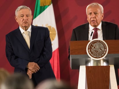 Andrés Manuel López Obrador y Francisco Garduño, en una imagen de archivo.