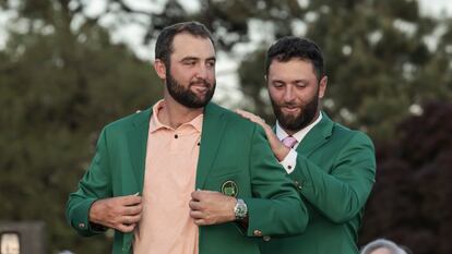 Rahm viste a Scheffler con la chaqueta verde de Augusta.