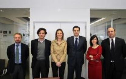 De izquierda a derecha, Lorenzo Cooklin (M. Madrile&ntilde;a), Juan J. G&uuml;emes (IE), Bel&eacute;n Gancedo (IBM), Emilio David Jim&eacute;nez (Santa Luc&iacute;a), Celia Alonso (B. Popular), y Jos&eacute; Manuel Valenzuela (BBVA