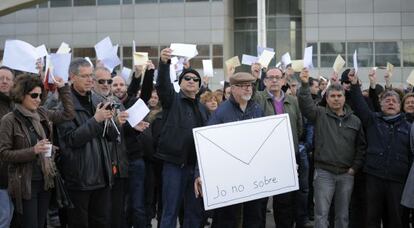 Protesta en RTVV, esta ma&ntilde;ana, contra los despidos del ente p&uacute;blico.