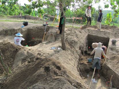 Excavaciones en la isla de Java para datar los restos de 'Homo erectus'.