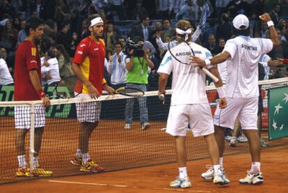 La pareja argentina celebra su victoria en el dobles ante Feliciano y Verdasco.