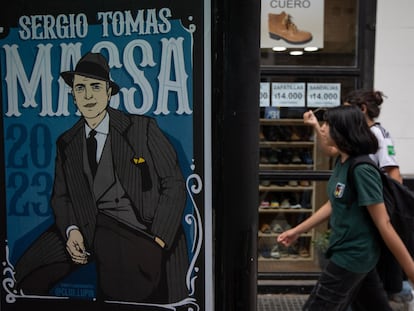 Un cartel en apoyo a Sergio Massa en Buenos Aires.