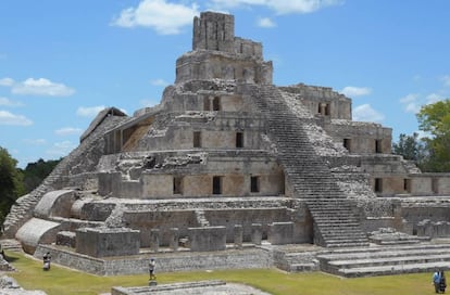 La Pirámide de los Cinco Pisos, edificio maya ubicado en la Península de Yucatán (Campeche, México). 