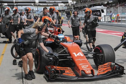 Fernando Alonso, ayer durante los entrenamientos en Sepang.