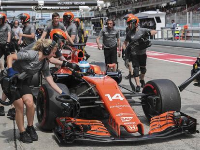 Fernando Alonso, ayer durante los entrenamientos en Sepang.