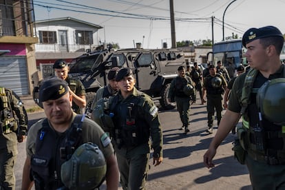 Agentes de seguridad patrullan el barrio Los Pumitas, en marzo de 2023.