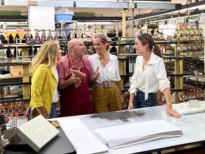 Elena Bonet, Parra (control de calidad), Tita Guerrero e Inés Bonet en el taller.