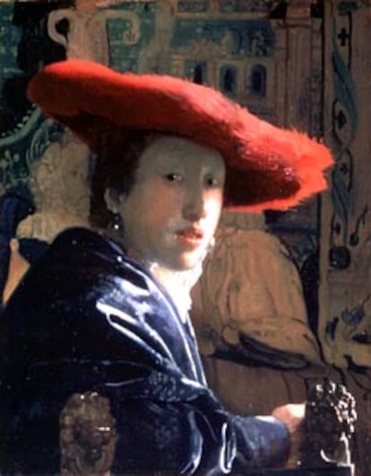 "Mujer con sombrero rojo" es uno de los óleos que estará expuesto en la muestra "Vermeer y el interior holandés" en el Museo del Prado hasta el 18 de mayo.