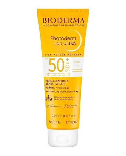 La crema solar Photoderm Lait Ultra SPF50 de Bioderma es la crema perfecta para toda la familia pues es apta para adultos y para niños. Activa las defensas naturales de la piel y protege del daño celular. Su textura muy ligera es resistente al agua, al sudor y la arena.