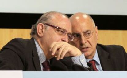 Jorge Fern&aacute;ndez D&iacute;az (izquierda) y Rodolfo Ares, durante el acto de clausura del Congreso sobre Memoria y Convivencia.