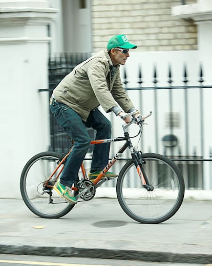 El Príncipe Kyril de Bulgaria siempre va en bicicleta por las calles londinenses