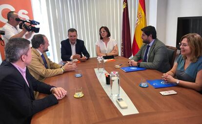 Imagen de la reunión entre PP, Vox y Cs en la Asamblea Regional, la pasada semana.