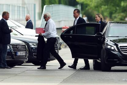 El ministro de exteriores alem&aacute;n, Frank-Walter Steinmeier (c) 