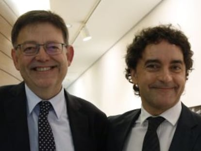 Ximo Puig con el nuevo presidente de las Cortes, Francesc Colomer.