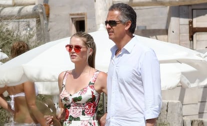 Kitty Spencer y Michael Lewis, en Saint-Tropez (Francia), en agosto.