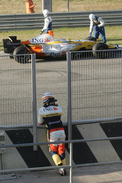 Pese a la buena sintonía entre la escudería y el piloto, el monoplaza de Renault nunca llegó a estar cerca de los mejores durante las dos campañas. En 2008, Alonso fue quinto mientras veía ganar el Mundial a Lewis Hamilton. En 2009, Jenson Button se llevaba el título mientras Alonso se conformaba con la novena plaza del Mundial.