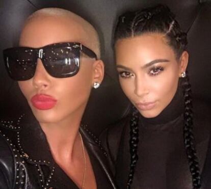 Amber y Kim, emperatrices del 'conturing' y del 'selfie'.