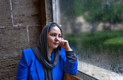 La periodista afgana Zahra Joya, fotografiada en Valencia en 2022 tras recibir el Premio Unió Periodistes Valencians.