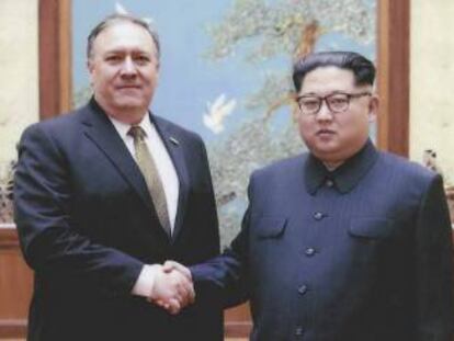 En esta imagen de April, el secretario de Estado Mike Pompeo y el dictador de Corea del Norte, Kim Jong-un.  