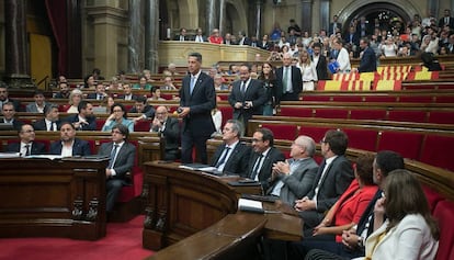 Diputados del PP, de C's y del PSC abandonan el hemiciclo antes de la votación de la Ley del Referéndum.