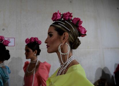 'Backstage' previo a uno de los desfiles del 28 de enero en Simof, Sevilla.