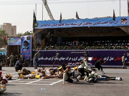 Soldados feridos pelo ataque durante um desfile militar na cidade iraniana de Ahvaz.