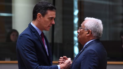 El presidente del Gobierno, Pedro Sánchez, junto al primer ministro portugués António Costa, en el último Consejo Europeo.