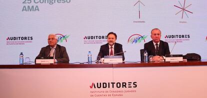Ernesto Carella, presidente del AMA; Mario Alonso, presidente del ICJCE, y Eduardo Molina, presidente del Instituto de Censores Jurados de Cuentas de Málaga.