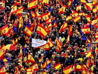 Las imágenes de la concentración en Madrid de PP, Ciudadanos y Vox en contra del Gobierno