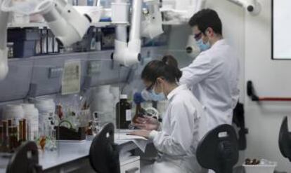 Laboratorio de control de calidad en las instalaciones de Sant Joan Despí (Barcelona) de la empresa farmacéutica Reig Jofre.