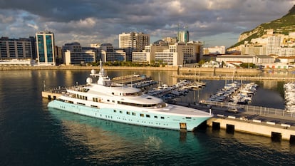 El yate 'Axioma', amarrado en el puerto de Gibraltar el 21 de marzo después de que fuese inmovilizado.