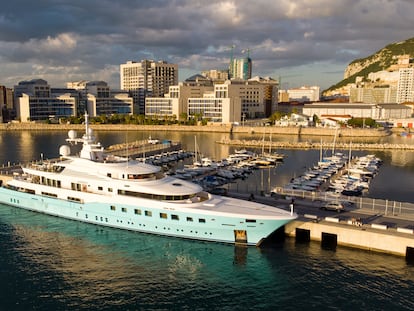 El yate 'Axioma', amarrado en el puerto de Gibraltar el 21 de marzo después de que fuese inmovilizado.