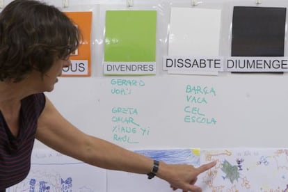 Una mestra dóna classes en català en una escola de Barcelona.
