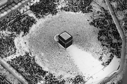 Miles de fieles musulmanes en la Meca (Arabia Saudí), el 1 de abril. 