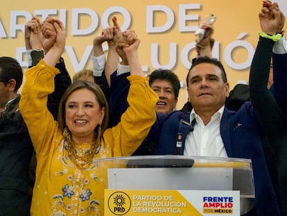 Xóchitl Gálvez y Silvano Aureoles, durante una conferencia de prensa en Ciudad de México, el pasado 25 de agosto.