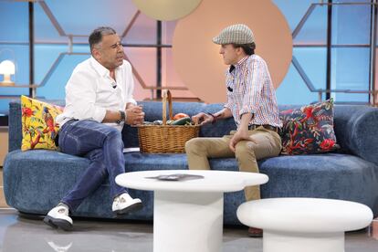 Jorge Javier Vázquez con Paco, uno de los invitados de 'El diario de Jorge'.