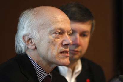 Gerhard Ehninger, cofundador de DKMS, y Stefan Winger, presidente del registro alemán de médula ósea.