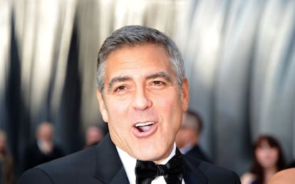 George Clooney en la alfombra roja de los Oscar. 