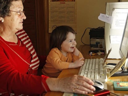 Una abuela y su nieta con Ubuntu