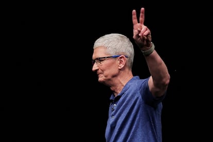 El consejero delegado de Apple, Tim Cook, durante el evento anual de la conferencia de desarrolladores en la sede de la compañía en Cupertino, California, este lunes.