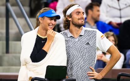 Paula Badosa y Stefano Tsitsipas durante la copa Eisenhower en Indian Wells (California), el 5 de marzo de 2024.